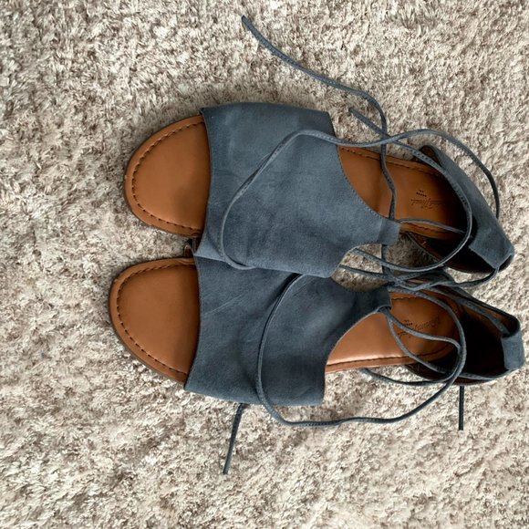 Blue Universal Thread Sandals - Picture 2 of 4